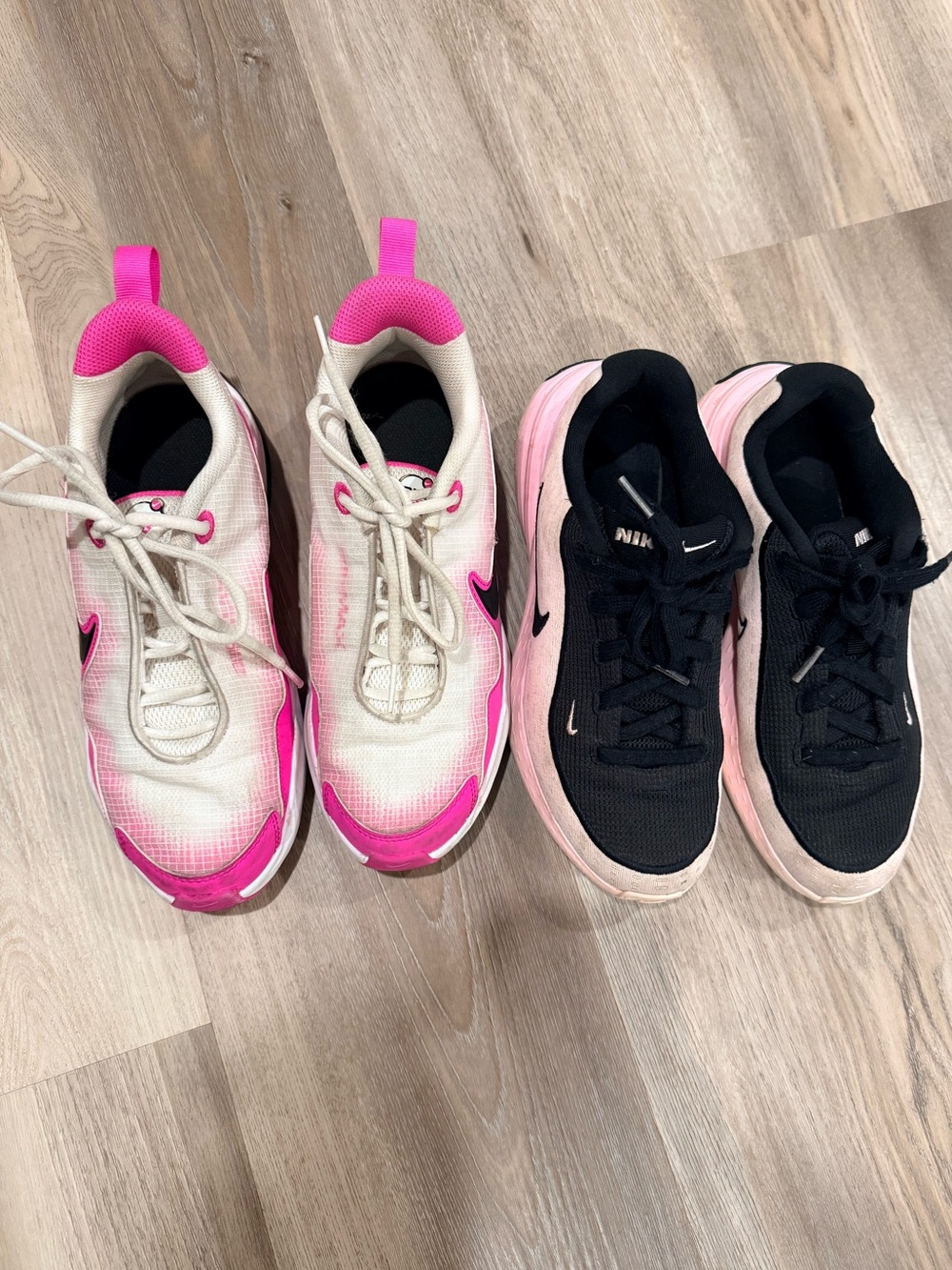 Girls Nike Sneakers Size 5